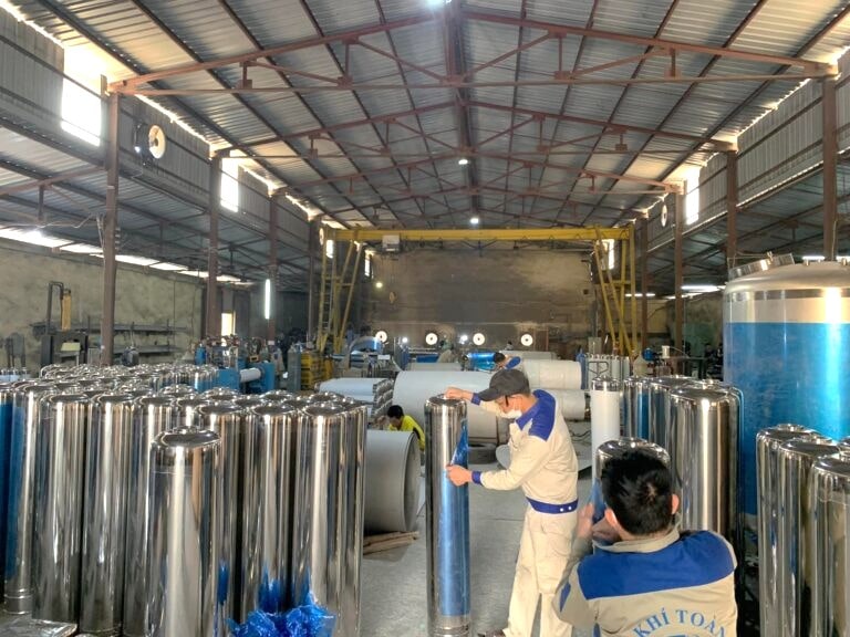 Cơ khí Toàn Á - Nhà sản xuất Bồn chứa inox 304 trong thiết bị lọc nước RO công nghiệp