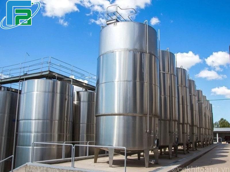 Bồn khuấy trộn inox trong trạm xử lý nước sinh hoạt Cơ Khí Toàn Á