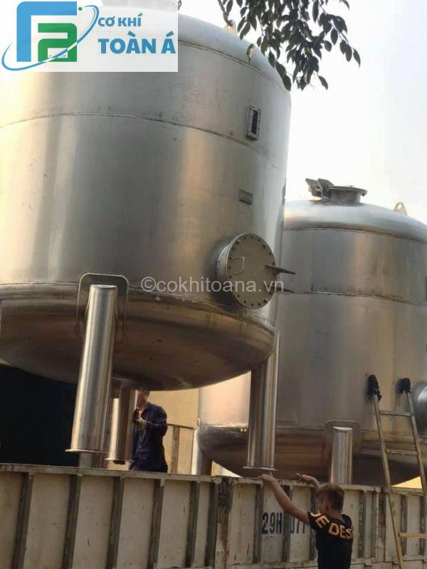Bồn áp lực lọc nước là thiết bị công nghiệp tiên tiến, sử dụng áp suất cao để lọc nước từ nguồn thô (nước giếng khoan, nước sông, nước thải) thành nước tinh khiết, loại bỏ 99.9% tạp chất, vi khuẩn, và kim loại nặng.