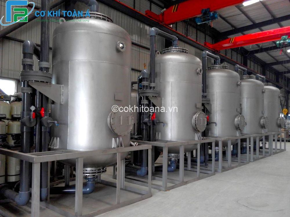 Cơ Khí Toàn Á: Sản Xuất Bồn Lọc Áp Lực Inox Cao Cấp 2025 8 Hình ảnh: Inox Toàn Á sản xuất và lắp đặt hoàn thiện dây chuyền các bộ bồn lọc áp lực cho một nhà máy hóa chất đặt hàng