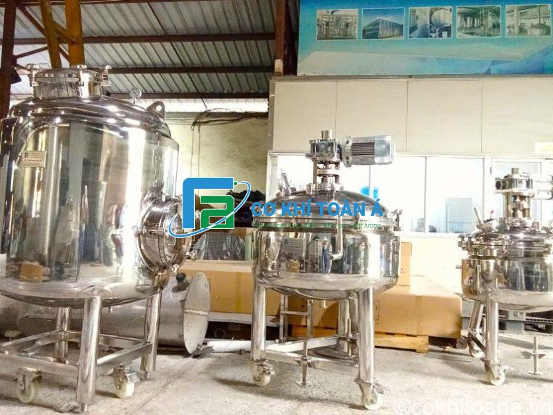 Cơ Khí Toàn Á – đơn vị hàng đầu tại Hà Nội với hơn 20 năm kinh nghiệm – máy khuấy trộn inox được chế tạo theo tiêu chuẩn GMP, ISO 13485, ISO 22000 và HACCP, phù hợp cho các ngành thực phẩm, hóa chất và dược phẩm.