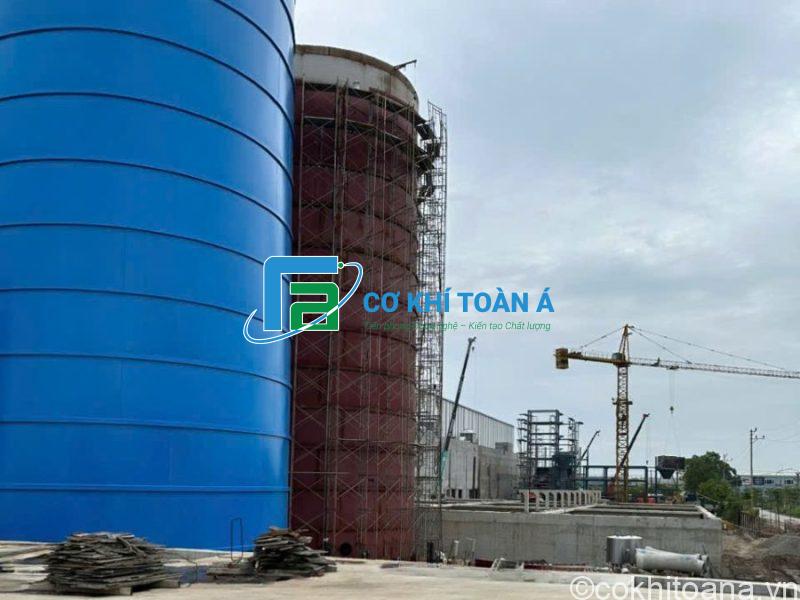 Thiết bị xử lý nước môi trường: Bồn chứa công nghiệp và Bể lắng – Giải pháp toàn diện 2025 từ Cơ Khí Toàn Á
