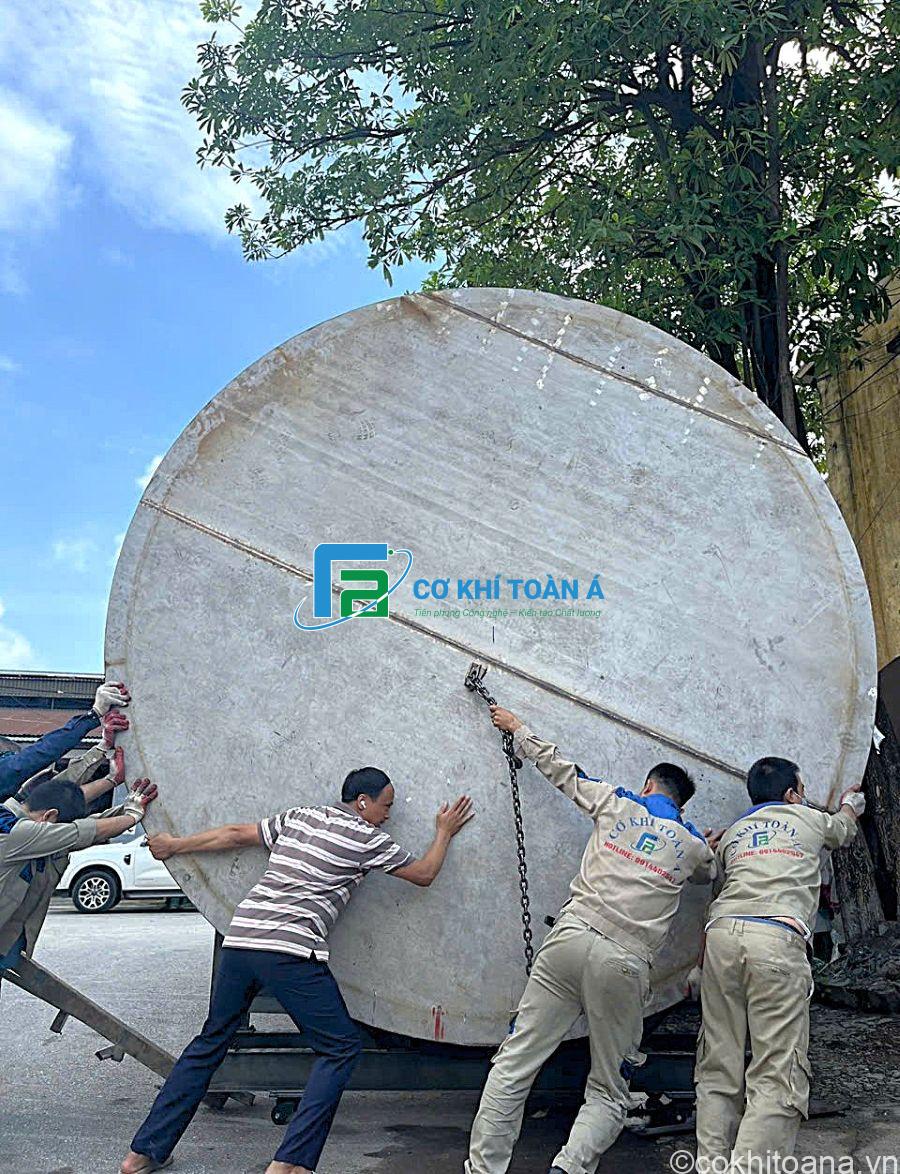 Cơ khí Toàn Á chuyên gia công các loại bồn chứa hóa chất inox dung tích lớn.