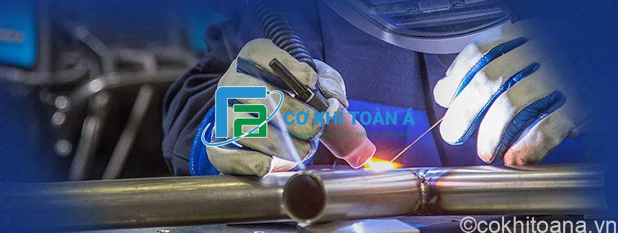 Cơ Khí Toàn Á, chúng tôi tự hào là đơn vị hàng đầu tại Hà Nội chuyên hàn TIG inox với kỹ thuật chuyên sâu, kết hợp công nghệ hiện đại và đội ngũ lành nghề để tạo ra mối hàn bền bỉ, thẩm mỹ, và an toàn.