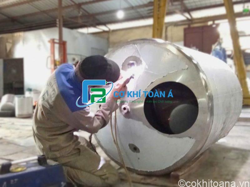 che tao co khi inox tai nha may toan a