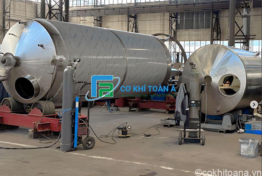 gia cong inox lam dong chuyen che tao bon inox cong nghiep may khuay he thong co chiet iso 9001 theo yeu cau co khi toan a gia cong inox lam dong chuyen che tao bon inox cong nghiep may khuay he thong co chiet iso 9001 theo yeu cau co khi toan a