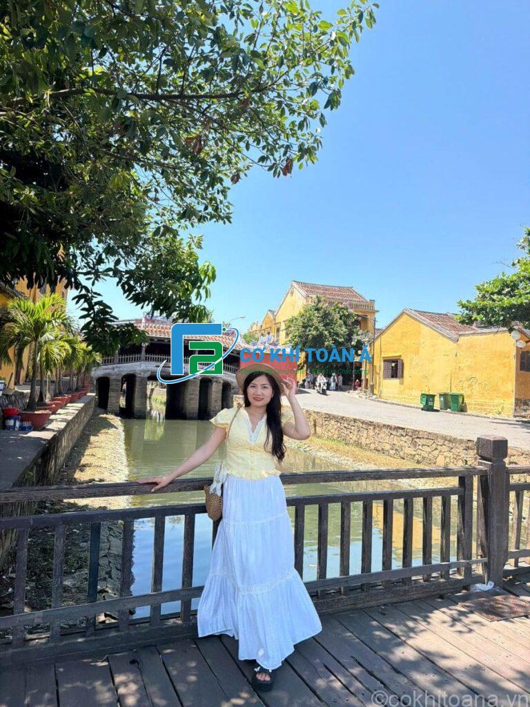 hoi chi em toan a chup anh tai hoi an